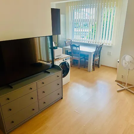 Apartment Small Flat, Great Location *